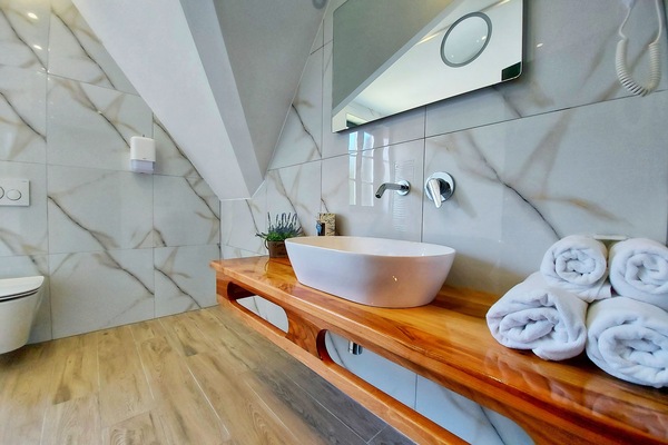Deluxe Triple Room, Garden View | Bathroom