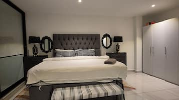 Duplex, Garden View | Laptop workspace, iron/ironing board, free WiFi