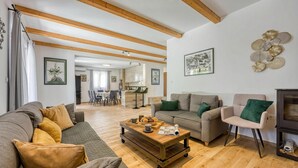 Familienvilla, 3 Schlafzimmer, Balkon (Pool and Fun Villa Stella Klarici) | Wohnbereich
