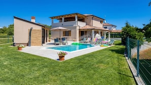 Familienvilla, 3 Schlafzimmer, Balkon (Pool and Fun Villa Stella Klarici) | Garten
