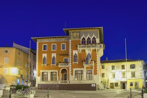 Esterni