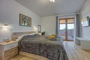 Familjevilla - flera sovrum (Pool and Fun Villa Stella Klarici) | 3 sovrum, gratis wi-fi och sängkläder
