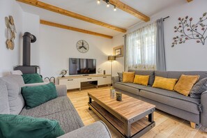 21-inch flat-screen TV with digital channels, fireplace