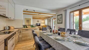 Family Villa, Multiple Bedrooms (Pool and Fun Villa Stella Klarici) | Dining