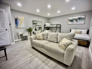 4 bedrooms, desk, iron/ironing board, free WiFi