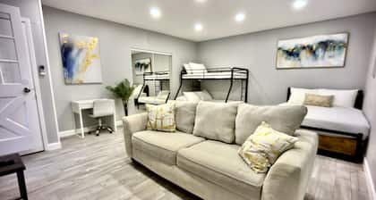 Heated Pool & Basketball, Sleeps 12 | Tropical Dream Villa, Valrico / Brandon