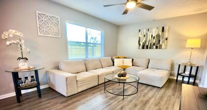 Heated Pool & Basketball, Sleeps 12 | Tropical Dream Villa, Valrico / Brandon