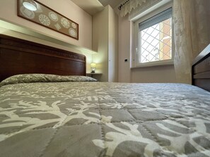 2 chambres, fer et planche à repasser, draps fournis