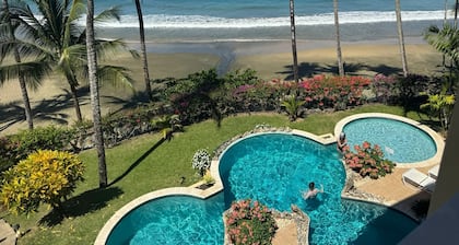 Stunning apartment on Grafton Beach with pool and direct access to beach