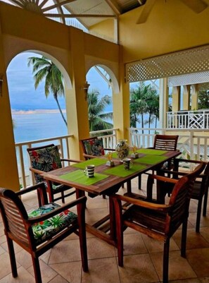 Outdoor dining - Stunning apartment on Grafton Beach with pool and direct access to beach (Black Rock)