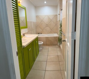 Bruser, boblebadekar, hårtørrer, håndklæder