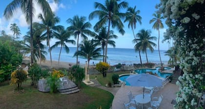 Stunning apartment on Grafton Beach with pool and direct access to beach