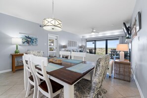 Appart'hôtel, plusieurs lits (Shipwatch A104) | Restauration