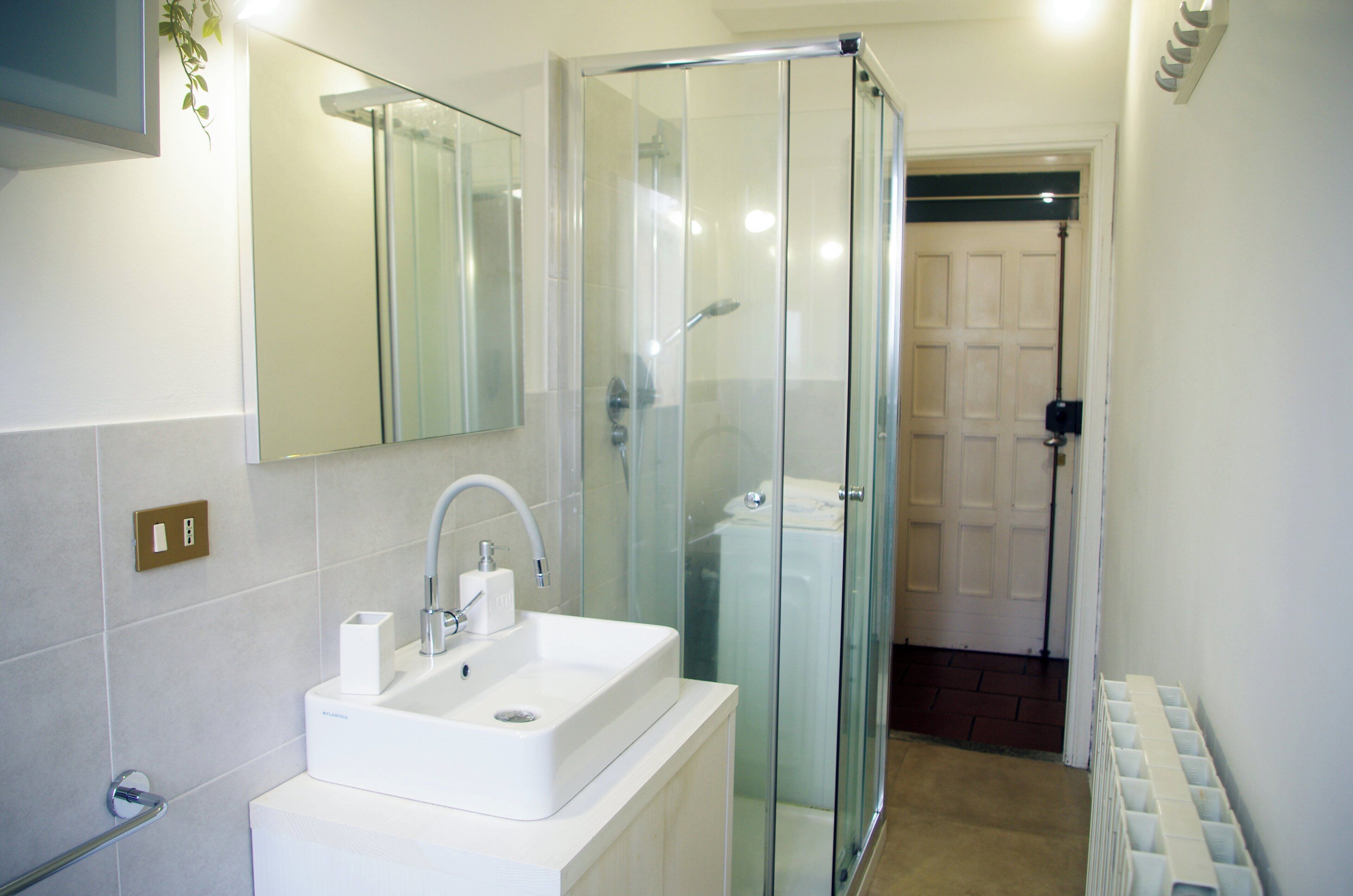 Dusche, Haartrockner, Bidet, Handtücher