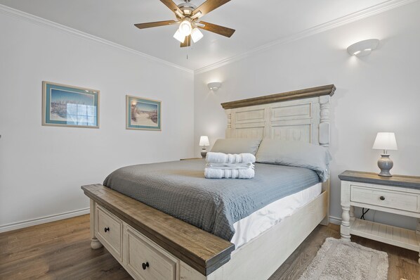 1 slaapkamer, een strijkplank/strijkijzer, gratis wifi, beddengoed