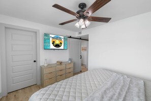 4 bedrooms, desk, iron/ironing board, travel cot