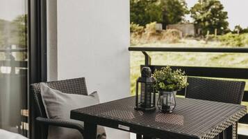Family Apartment | Minibar, cribs/infant beds, free WiFi, bed sheets