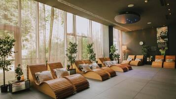 Couples treatment rooms, sauna, hot tub, body treatments, hydrotherapy