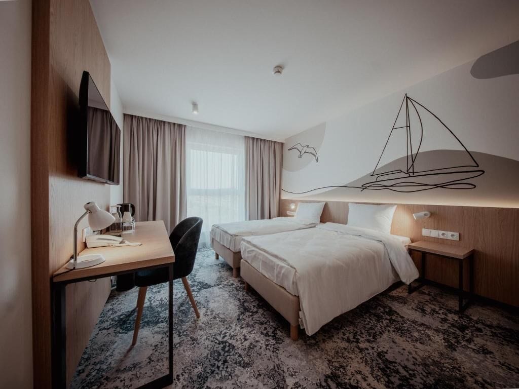 Standard Twin Room | Desk, blackout drapes, soundproofing, iron/ironing board