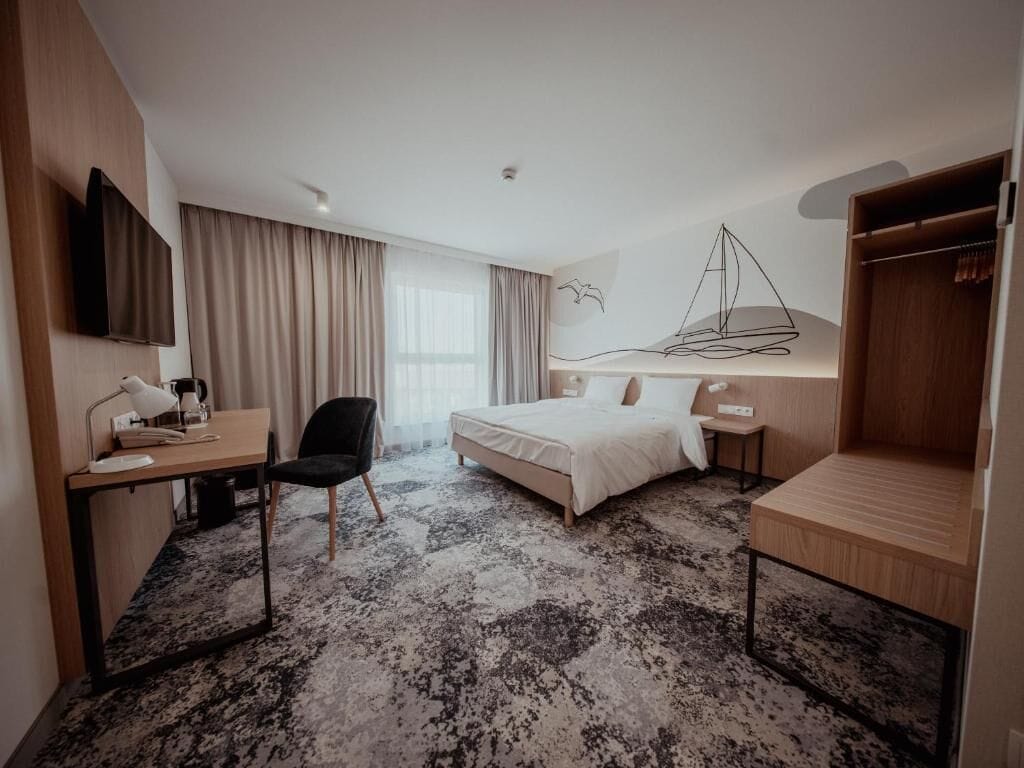 Standard Double or Twin Room | Desk, blackout drapes, soundproofing, iron/ironing board