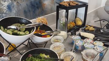 Tägliches Frühstücksbuffet (80 PLN pro Person)