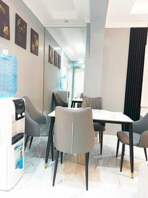 Dining - Lux Suites Grandville Apartments (Nairobi)