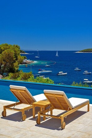 A heated pool - Villa Crystalsea 1 & 2 infinity heatedpool seaview family (Hvar)