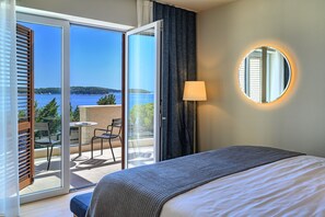 10 bedrooms, iron/ironing board, WiFi, bed sheets