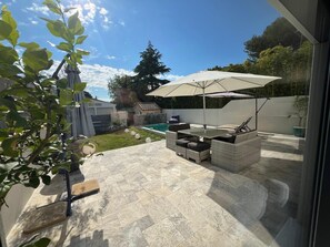 Outdoor dining - Villa Serguier with swimming pool in Avignon (Avignon)