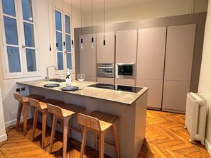 Fridge, oven, stovetop, blender
