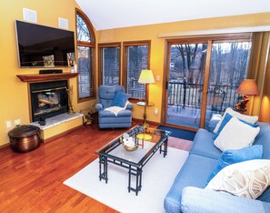 Televisie en een open haard