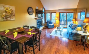 TV, fireplace - Ask About Our Valentine Baskets! 
Great Location, Access to Owners' Club Fun! (Galena)