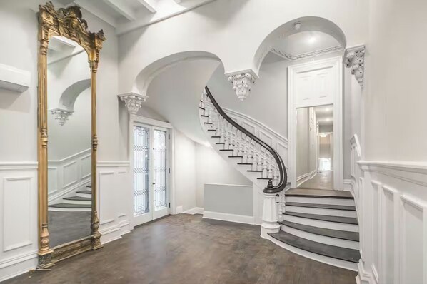 Interior - Elegant Victorian Centre City 1 BR Apartment - Rittenhouse Square (Philadelphia)