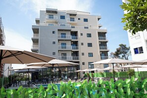 Front of property - Hotel Apart Resilient (Golem)