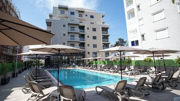 Piscina all'aperto, ombrelloni da piscina