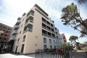 Front of property - Hotel Apart Resilient (Golem)