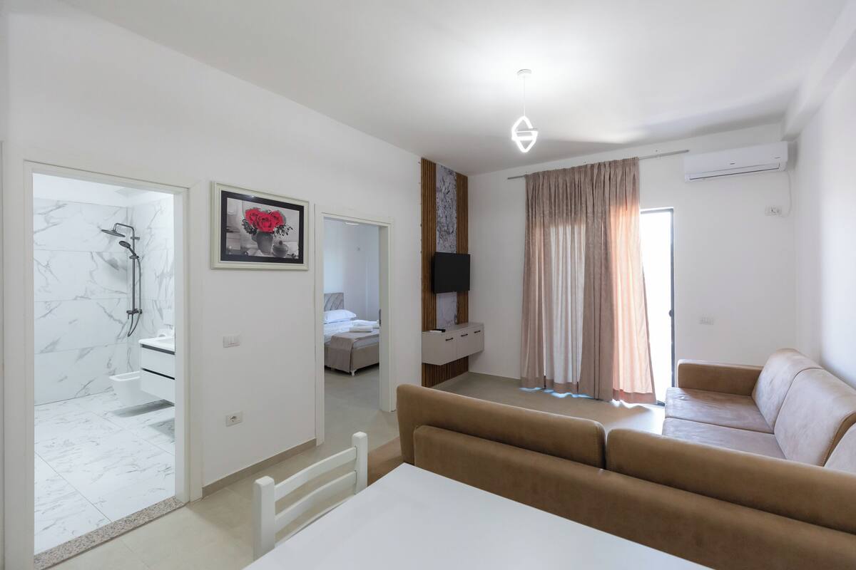 WiFi (free), bed sheets