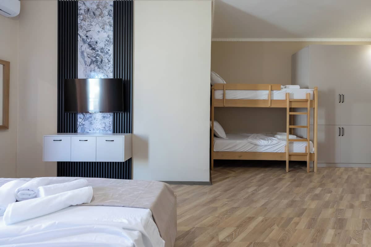 1 bedroom, free WiFi, bed sheets