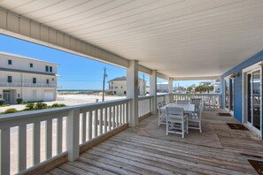 Outdoor dining - Rising Sun (Pensacola Beach)