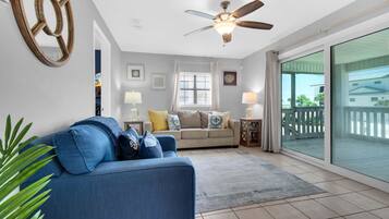 House, Multiple Beds (Rising Sun) | Living area
