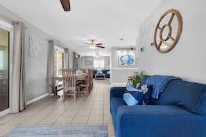 Living area - Rising Sun (Pensacola Beach)