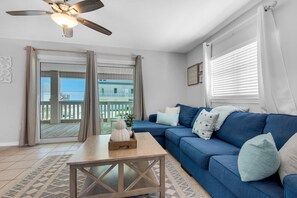 Living area - Rising Sun (Pensacola Beach)