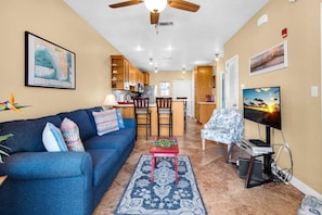 Living area - Baywatch G5 (Pensacola Beach)