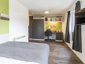 Studio, Non Smoking | Blackout drapes, free WiFi