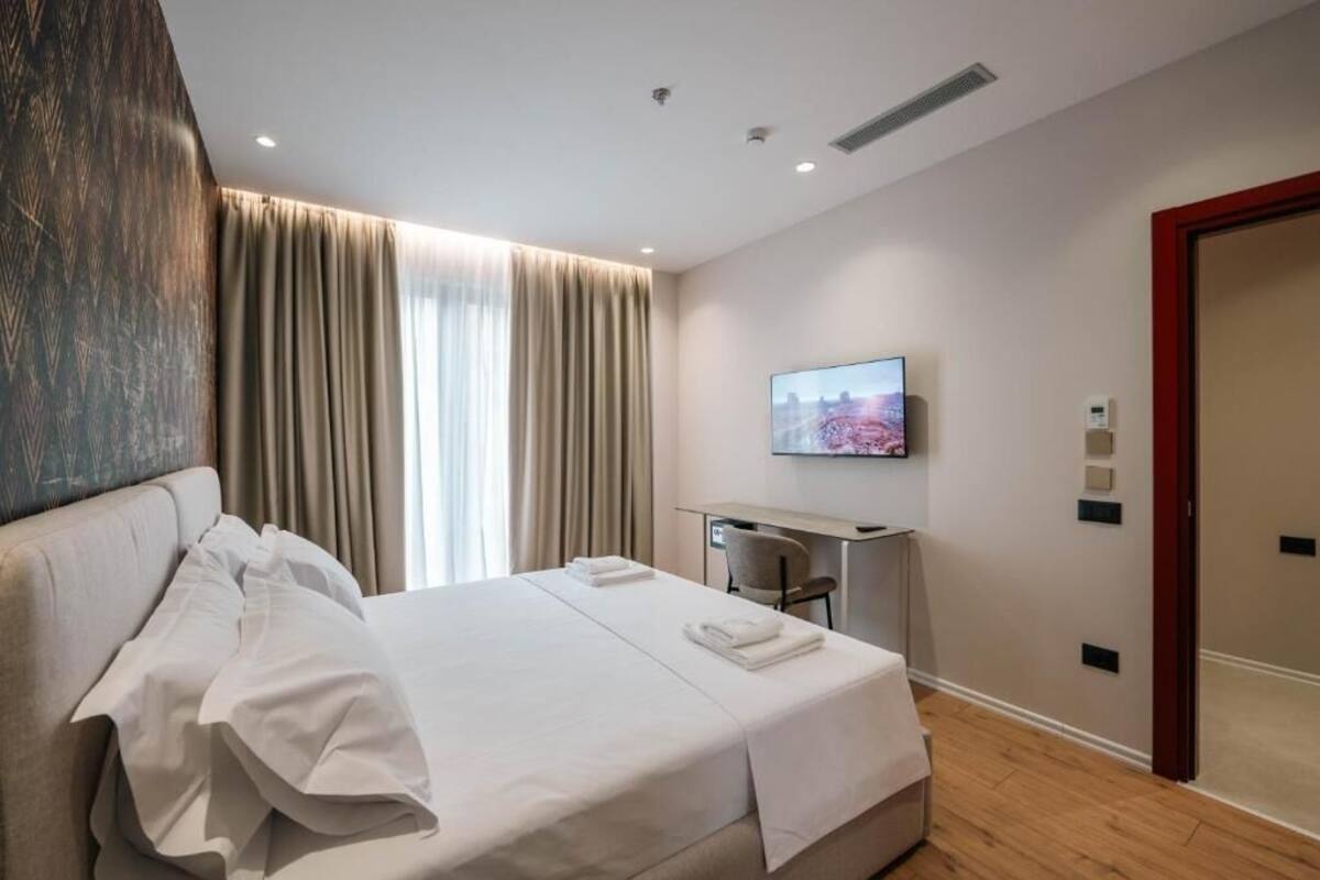 Double Room, City View | Bed sheets