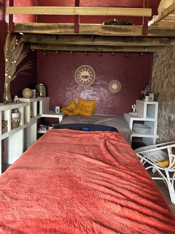 2 bedrooms - Vintage caravan, Nature stay at Michelle's. (Perrecy-les-Forges)