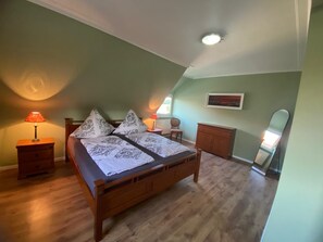 2 bedrooms, iron/ironing board, WiFi, bed sheets