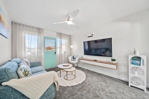 TV - Stylish and Peaceful Retreat Near Dickson (Downer)