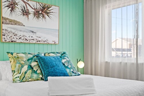 Stylish and Peaceful Retreat Near Dickson