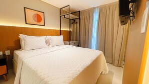 Cortinas blackout, wifi gratis y ropa de cama